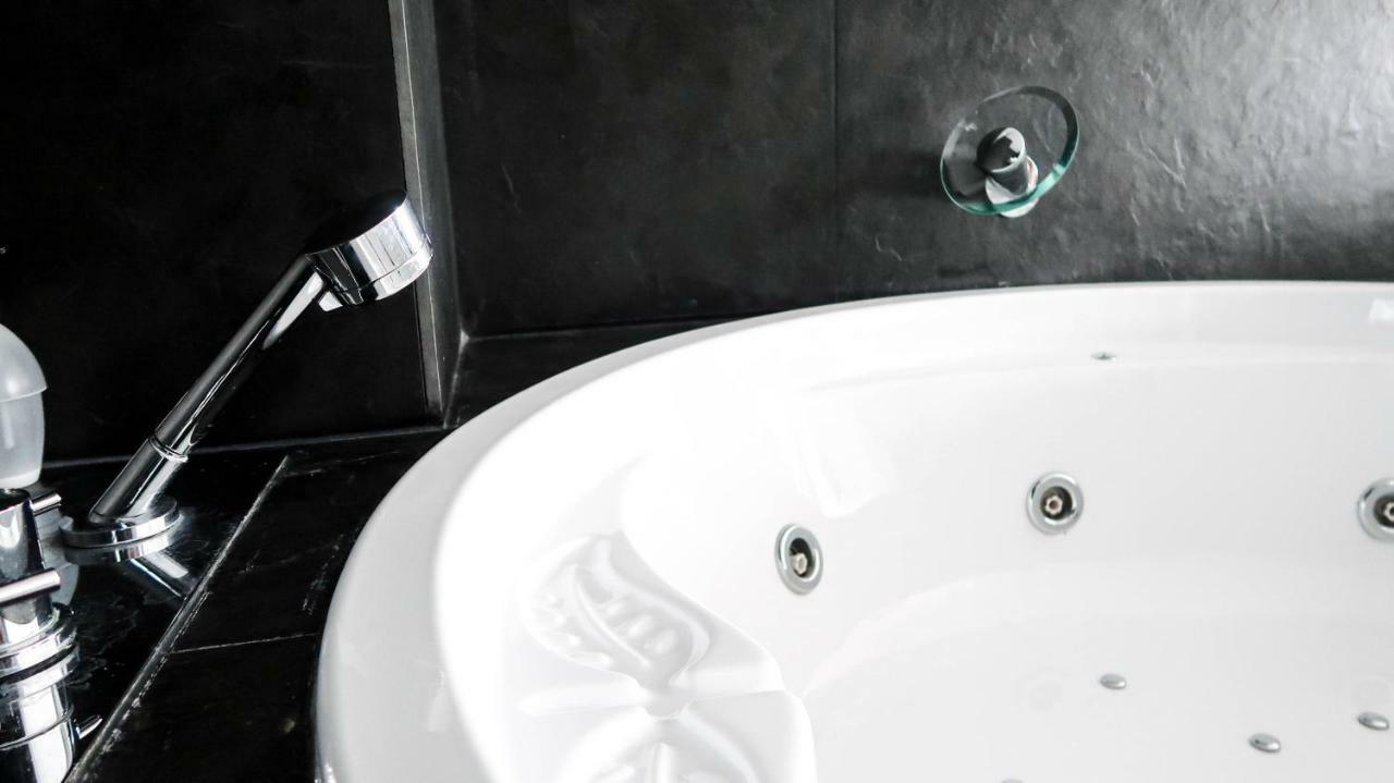 Black And White Suitte "Marques" Noja Luaran gambar