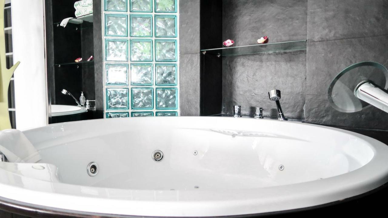 Black And White Suitte "Marques" Noja Luaran gambar