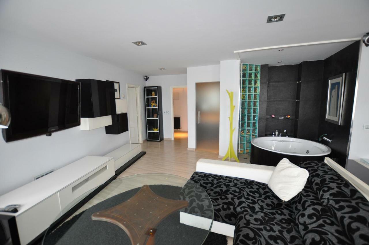 Black And White Suitte "Marques" Noja Luaran gambar