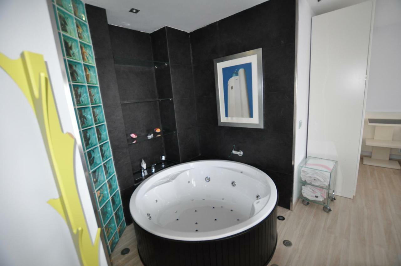 Black And White Suitte "Marques" Noja Luaran gambar